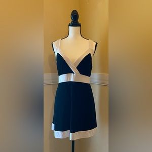 SLINKY BRAND Ladies Top; Medium (Can fit up to a Large) NWOT.